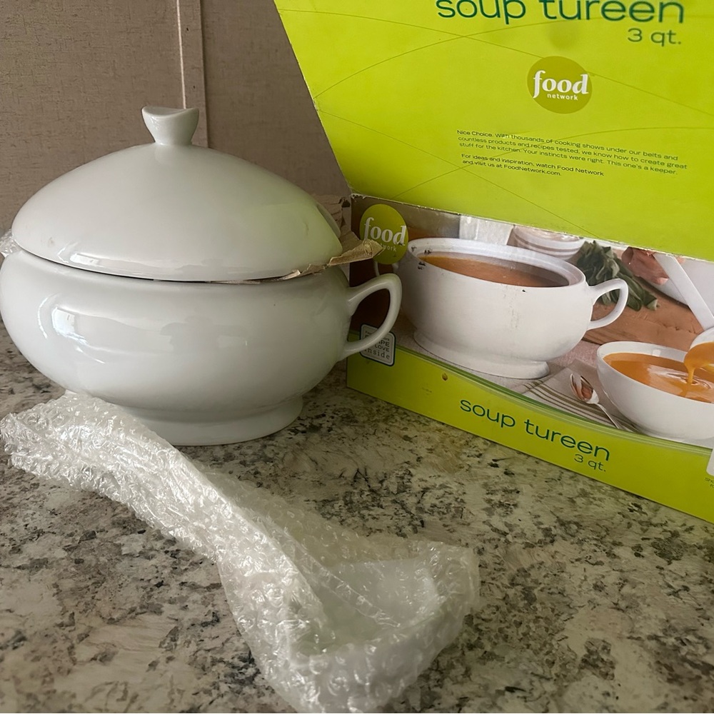 Food Network Classic White Porcelain Soup Tureen w/Lid Ladle 3 Qt SEE DETAILS